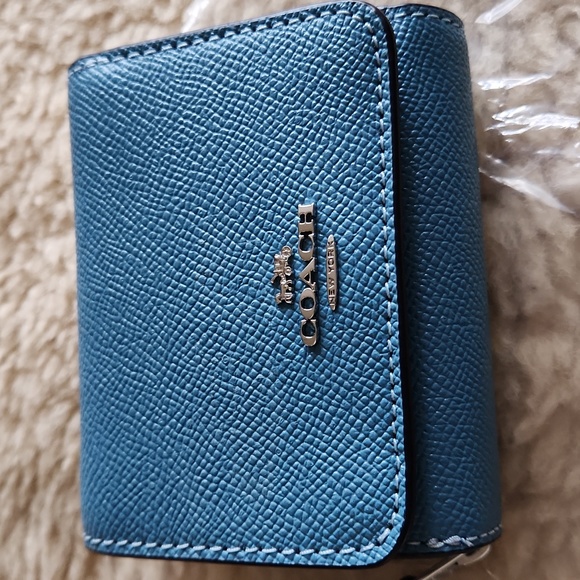 NWT Crossgrain Leather Small Pacific Blue Trifold Wallet 🩵🎁 - Picture 2 of 16